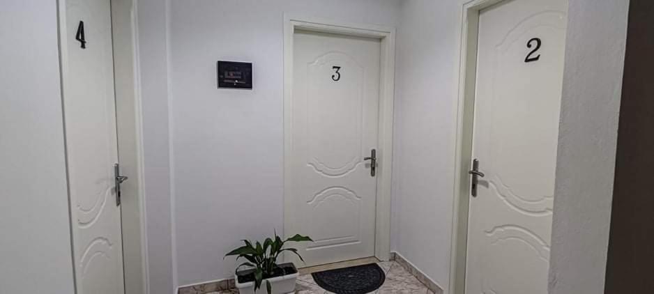 Hotel Klironomi Саранда Екстер'єр фото