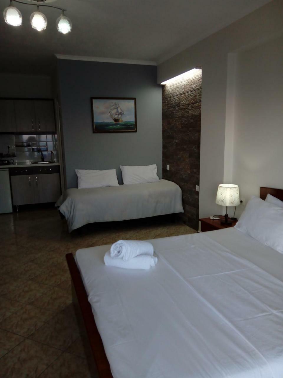 Hotel Klironomi Саранда Екстер'єр фото